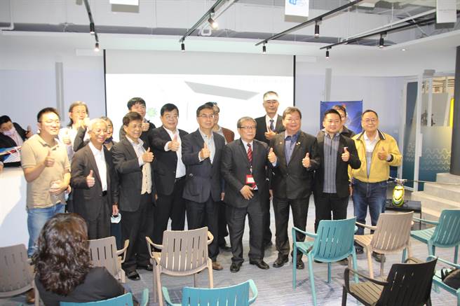 获经济部核定为亚湾新创园国际加速器之一的银创云端科技，今日召开徵案说明会，吸引盖娅社会企业、聚磊能源、盖德远距医疗等50多家业者参加。（柯宗纬翻摄）