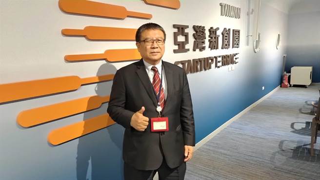 银创云端科技公司董事长黄水成指出，银创云端科技产品有自行研发无人机、电动车储能、太阳能及风电储能、电子控制、智慧医疗等。（柯宗纬翻摄）