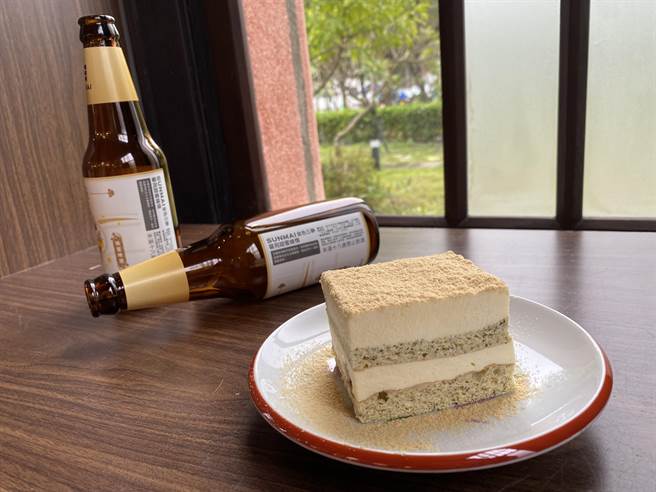 馨苑小料理进驻一德洋楼后将日式洋楼改装成咖啡区，提供咖啡、甜点。（冯惠宜摄）