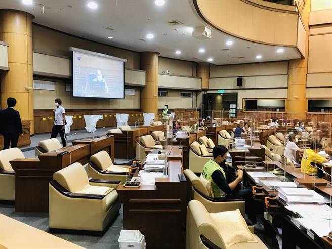 基隆市超過三分之一跨黨派市議員提案，修正《基隆市公民投票自治條例》，將投票年齡下修至18歲。（本報資料照）