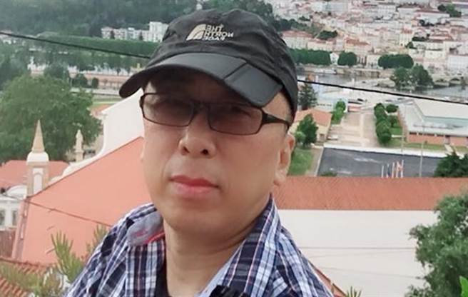 台湾作家苦苓误传假影片。（图／FB@苦苓）