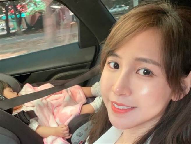 李秉洁当了妈妈以后，最常晒的是爱女「FAFA」或与她的合照。（图／取自洁哥IG）