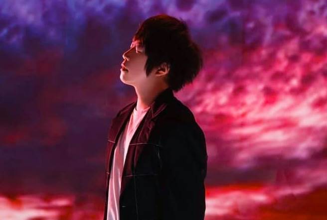 阿信8年前的发文对比2009年和2014年的基辅市独立广场，引人唏嘘。（图／取自阿信脸书）