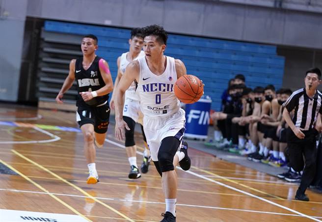 政大林彥廷27分、11籃板「雙十」，並送出4次助攻。（大專體總提供）