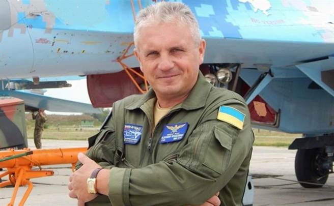 烏克蘭老飛官奧克桑琴科上校戰死授與「烏克蘭英雄」稱號- 軍事- 中時新聞網
