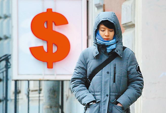 俄乌战事持续紧绷，全球加重对俄罗斯制裁力道，市场短期暴涨暴跌成常态。此为示意图。（路透）