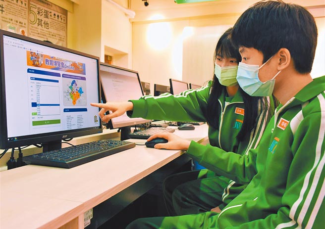 新北市高中职教育线上博览会介绍各校特色，让学生适性瞭解自我，选择理想学校就读。（新北市教育局提供／陈慰慈新北传真）