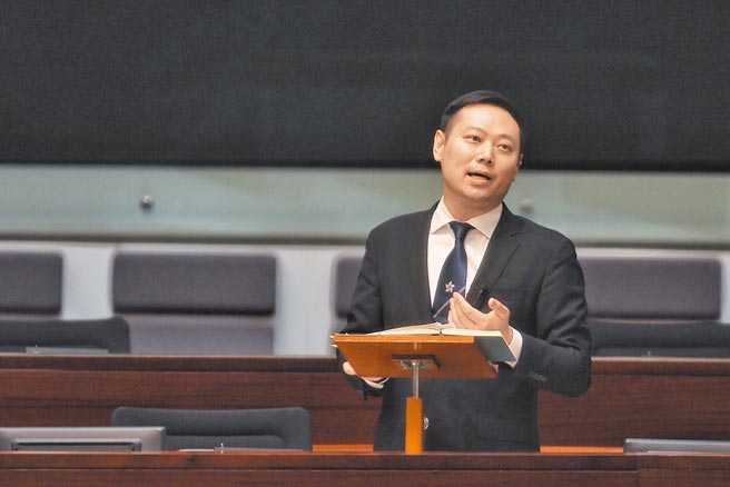 大陆国务院2月24日决定免去香港民政事务局局长徐英伟的职务。（中新社）