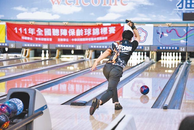 运动局长李昱叡说，台中举办听障保龄球热身赛积极备战。（台中市政府提供／陈世宗台中传真）