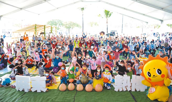 为期37天的屏东热带农业博览会，统计入园超过120万人次，于228连假最后一天画下完美句点。（林和生摄）