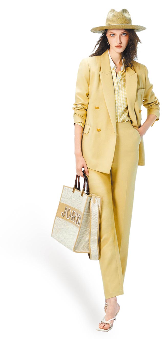 新光三越JORYA粉黄长版西装套装外套、裤子，价格店洽。（新光三越提供）