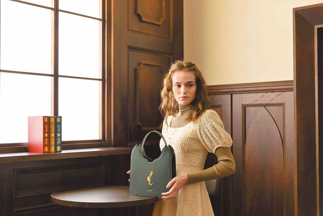 由兩名20出頭設計師Hillary與Lily所創立的設計師品牌My Story and I，品牌調性富含西方古典文藝復興氣息。（My Story and I提供）