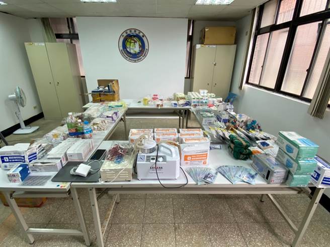 診所內具手術檯、麻醉管制藥品等，一應俱全。（移民署提供／陳彩玲基隆傳真）