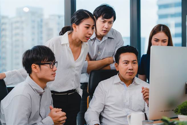 处女座、金牛座、双子座、白羊座的员工，最受主管赏识，因此最容易被提拔。(示意图／Shutterstock)