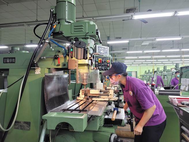 勞動力發展署中彰投分署依產業需求開辦豐富多元的自辦職前訓練。（勞動力發展署中彰投分署提供／盧金足台中傳真）