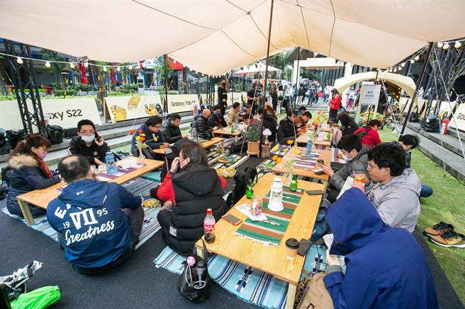 三星Galaxy S22系列開紅盤飆漲3倍預購量 今早鳥取機再賺回饋（三星提供）