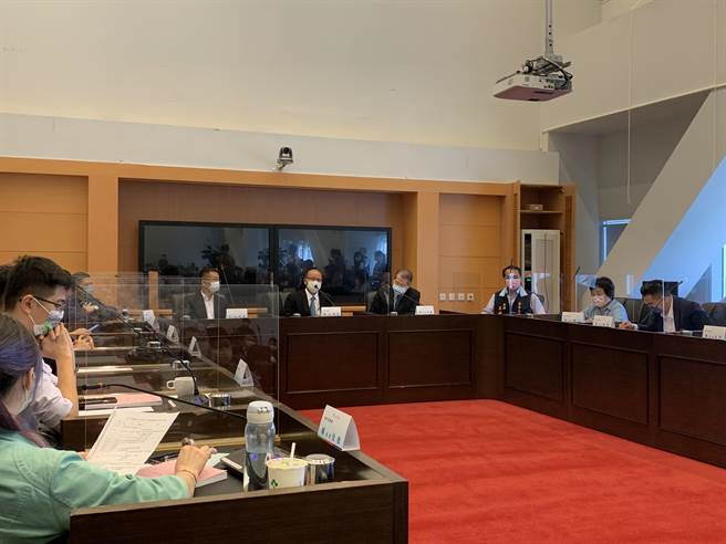 台中市議會今天召開程序委員會，討論3月14日將召開的臨時會議程。(林欣儀攝)