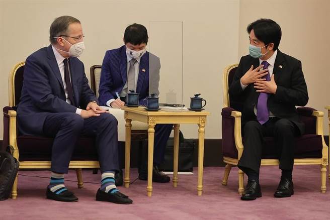 副总统赖清德接见美国总统拜登指派之跨党派特使团(总统府提供)