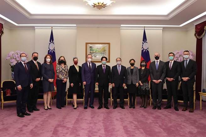 副总统赖清德接见美国总统拜登指派之跨党派特使团(总统府提供)