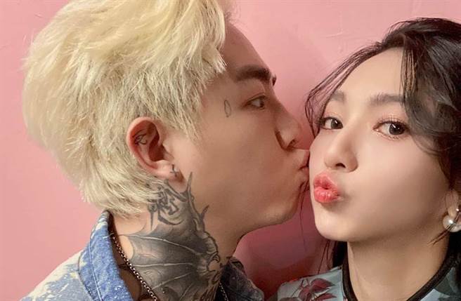 莉娅与谢和弦婚姻一度亮起红灯。（（陈缃妮 Xiangni脸书）