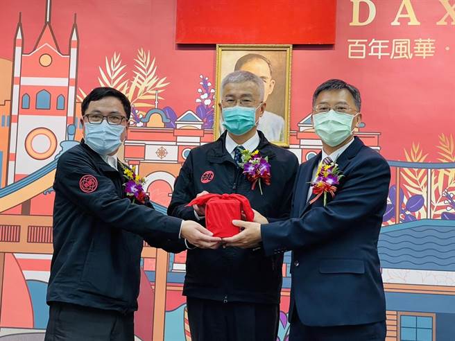 桃园大溪区长交接，新区长由陈圣义上任。（大溪区公所提供／吕筱蝉桃园传真）