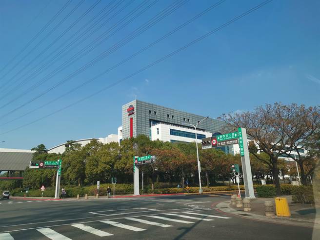 在积体电路产业的领航带动下，南科2021年营业额达1兆948.84亿元。(刘秀芬摄)