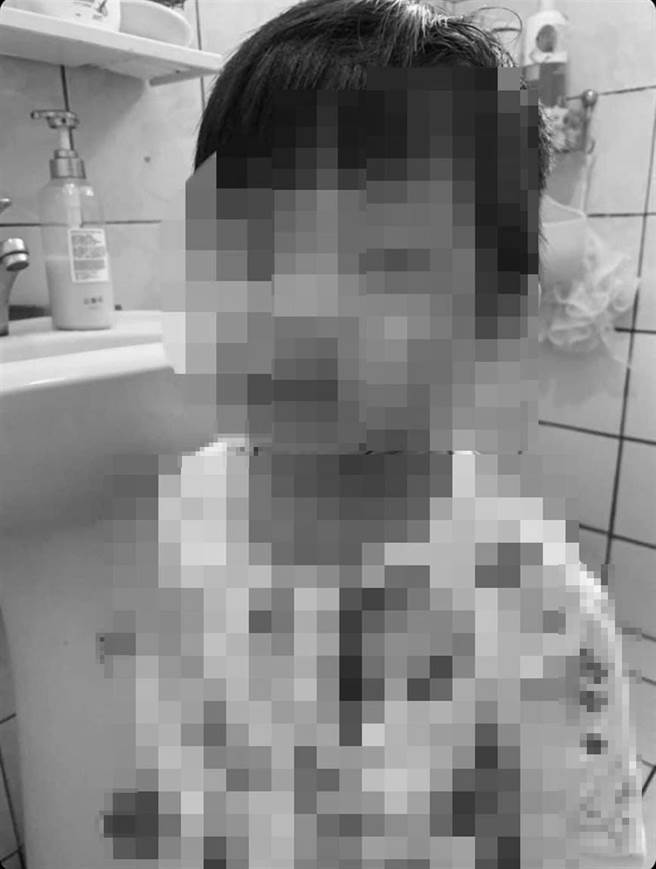 丰原区4个就读国小到幼儿园的孩子，疑似遭到黄姓继父施暴，网友将照片PO在脸书画面令人怵目惊心。（民眾提供）
