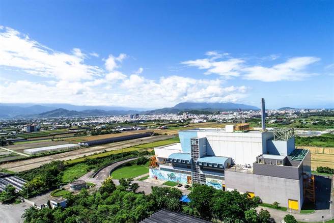 赖坤成昨在记者会上批评饶庆铃及县府团队施政问题，县府2日发出书面声明回应垃圾焚化炉情形。（台东县府提供／蔡旻妤台东传真）
