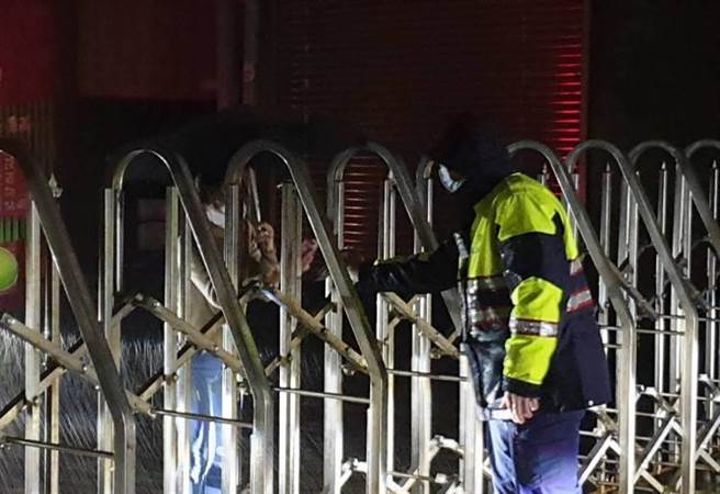 日前有名聋哑人士受困于新坡农会停车场内，经警方联繫农会人员后，顺利协助母女脱困。（大园警分局提供／陈梦茹桃园传真）