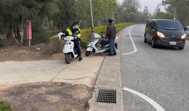 金门下午传出一起警员疑似举枪自戕事件，警方封锁现场调查处理中。（民眾提供）