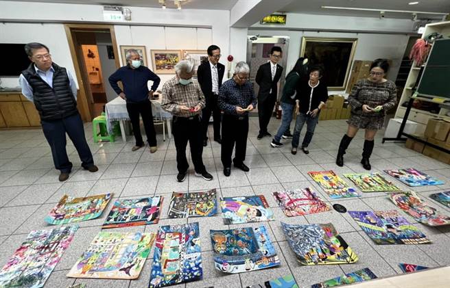 台日学童绘画比赛今年有700多件作品参赛，主办单位邀请专业评审评选出百余件入选作品。（中区扶轮社提供／陈淑芬台中传真）