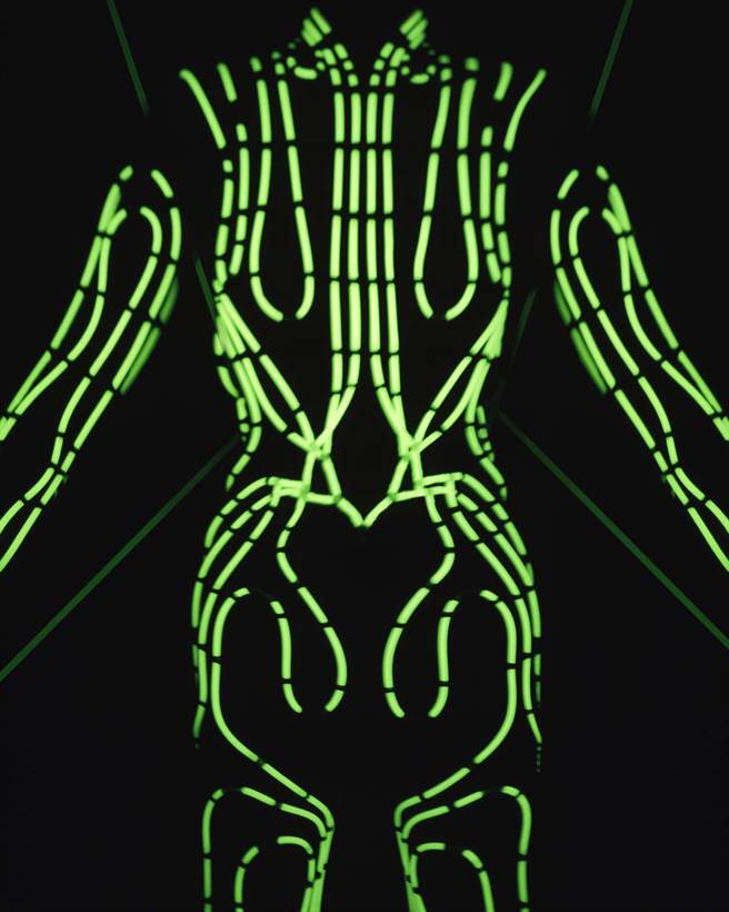 本季DIOR 與科技公司D-Air 實驗室合作推出科技感十足的服裝。（DIOR提供）