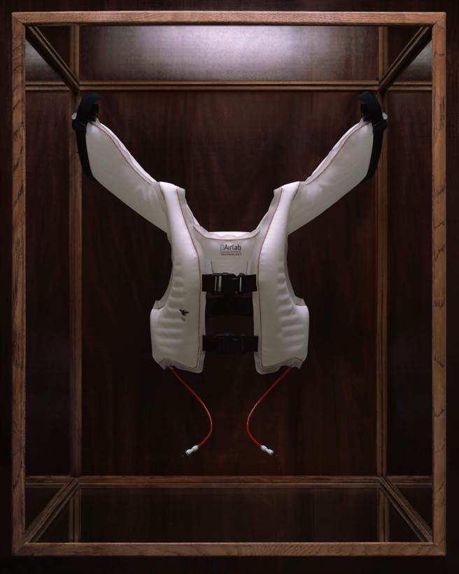 本季DIOR 與科技公司D-Air 實驗室合作推出科技感十足的服裝。（DIOR提供）