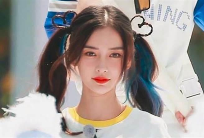 Angelababy自带仙气，玩起Cosplay的扮相更是一秒电晕人。（图／取自Angelababy微博）