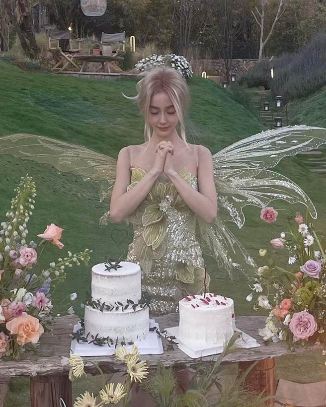 Angelababy用Cosplay精灵造型来庆生。（图／取自微博）