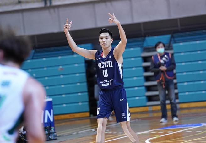 政治大學王凱裕全場飆進7記三分球、豪取24分。（大專體總提供）