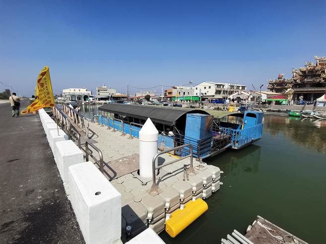台南市府改善七股下山渔港南岸码头、重建鱼市场，搭船游舄湖更安全便利。(刘秀芬摄)