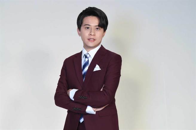主播林柏樫外语能力超强，从事新闻工作迈入第7年。（华视提供）