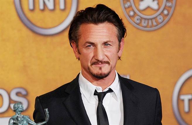 61岁西恩潘长年致力于人道关怀和提倡反战。（图／达志影像）