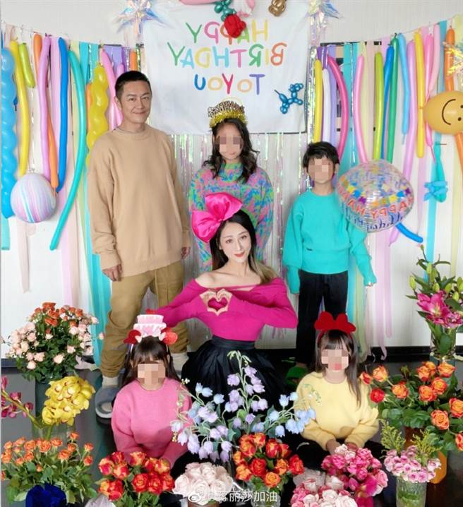 蔣麗莎和陳浩民生下3女1男，有時會被網友酸「生育機器」。（圖／微博@蔣麗莎）