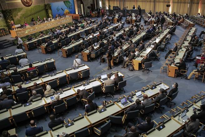 联合国环境大会（UNEA）今天在肯亚首都奈洛比（Nairobi）召开会议。 (图/美联社) 