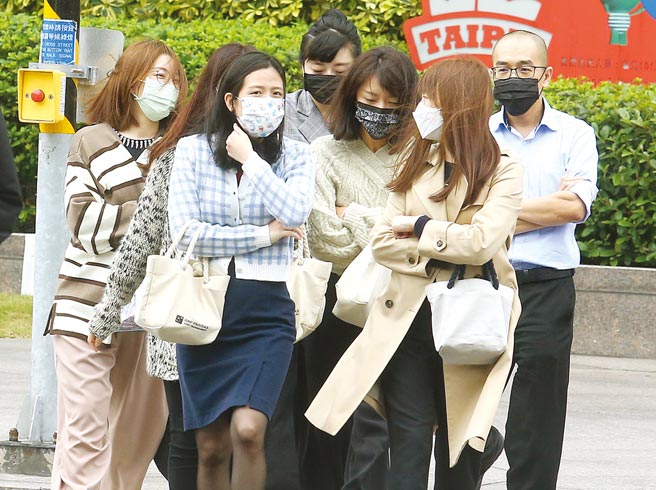 女性平均余命比男性长，所以若有余力，女性也应规划长照险。图／本报资料照片