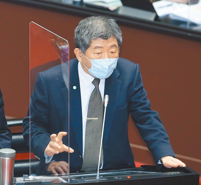 针对立委关心旅乌台人与留学生从波兰华沙搭机，在土耳其机场转机返台因无PCR切结书而卡关问题，卫福部长陈时中(见图)1日强调，指挥中心已宣布过，从乌克兰返台不需要PCR阴性证明，採落地採检，会再与外馆沟通了解。（姚志平摄）