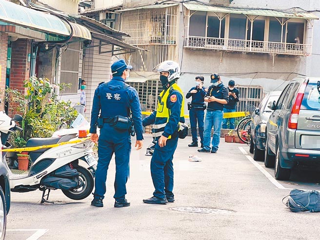 28岁曾姓女子因不满与吕姓牙医师交往10几年，今年过年却让她一人孤单过年，持菜刀杀害57岁吕男，并割伤自己手腕、颈部。（民眾提供／李文正台北传真）全国各县市安心专线1925