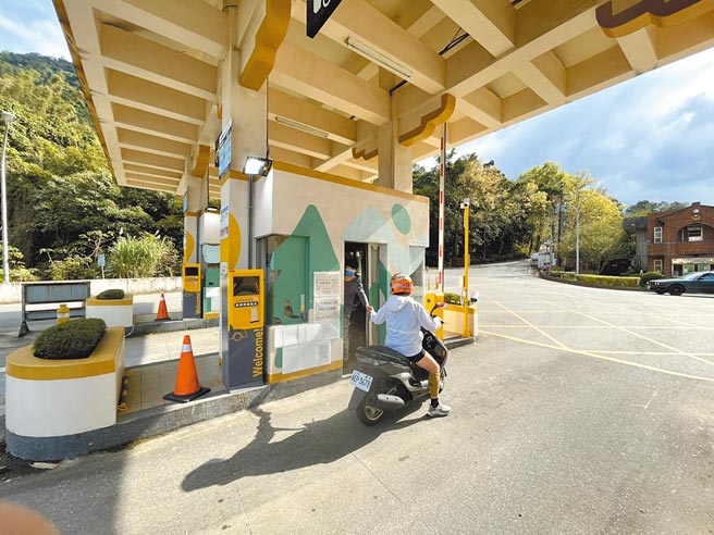 桃园市石门水库人工收费将撤除，4月1日起入园採车牌辨识收费。（吕筱蝉摄）