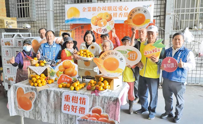 善心人士认购3万台斤茂谷柑，帮云林县弱势团体及长青食堂加菜。（张朝欣摄）
