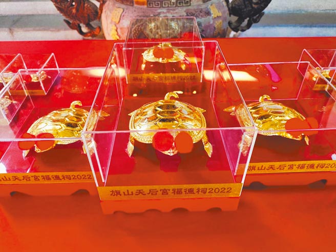 高雄旗山福德祠将于3月4当天举办「乞龟掷筊比赛活动」，庙方也欢迎信眾掷筊请示请回黄金龟保佑平安。（旗山福德祠提供／林雅惠高雄传真）