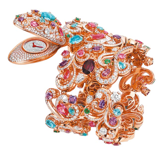 彩宝神秘表宝格丽Serpenti Baroko彩宝神秘表，灵感源自巴洛克风格花园的阶梯。（BVLGARI提供）