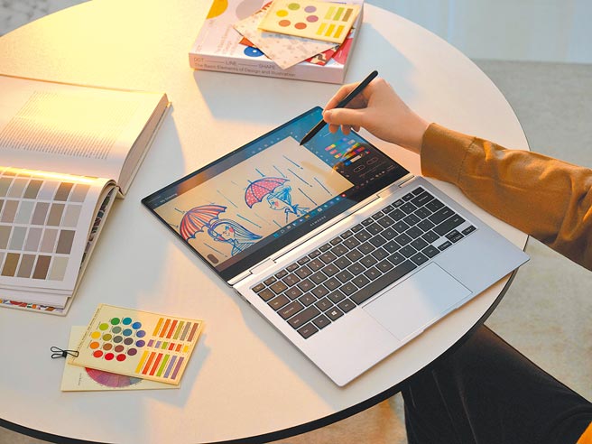 三星今年在MWC 2022上同步推出了全新可支援S Pen的Galaxy Book2 Pro 360，及5G版的Galaxy Book2 Pro。（三星提供）