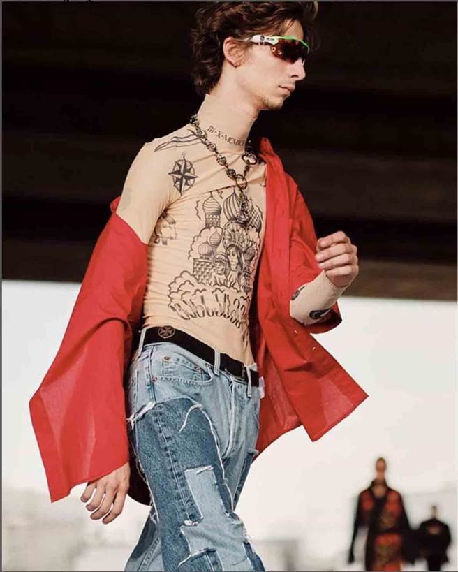 Demna Gvasalia执掌Vetement时，曾以乔治亚与俄罗斯发生的战争为题进行创作。（翻摄自Vetement IG）